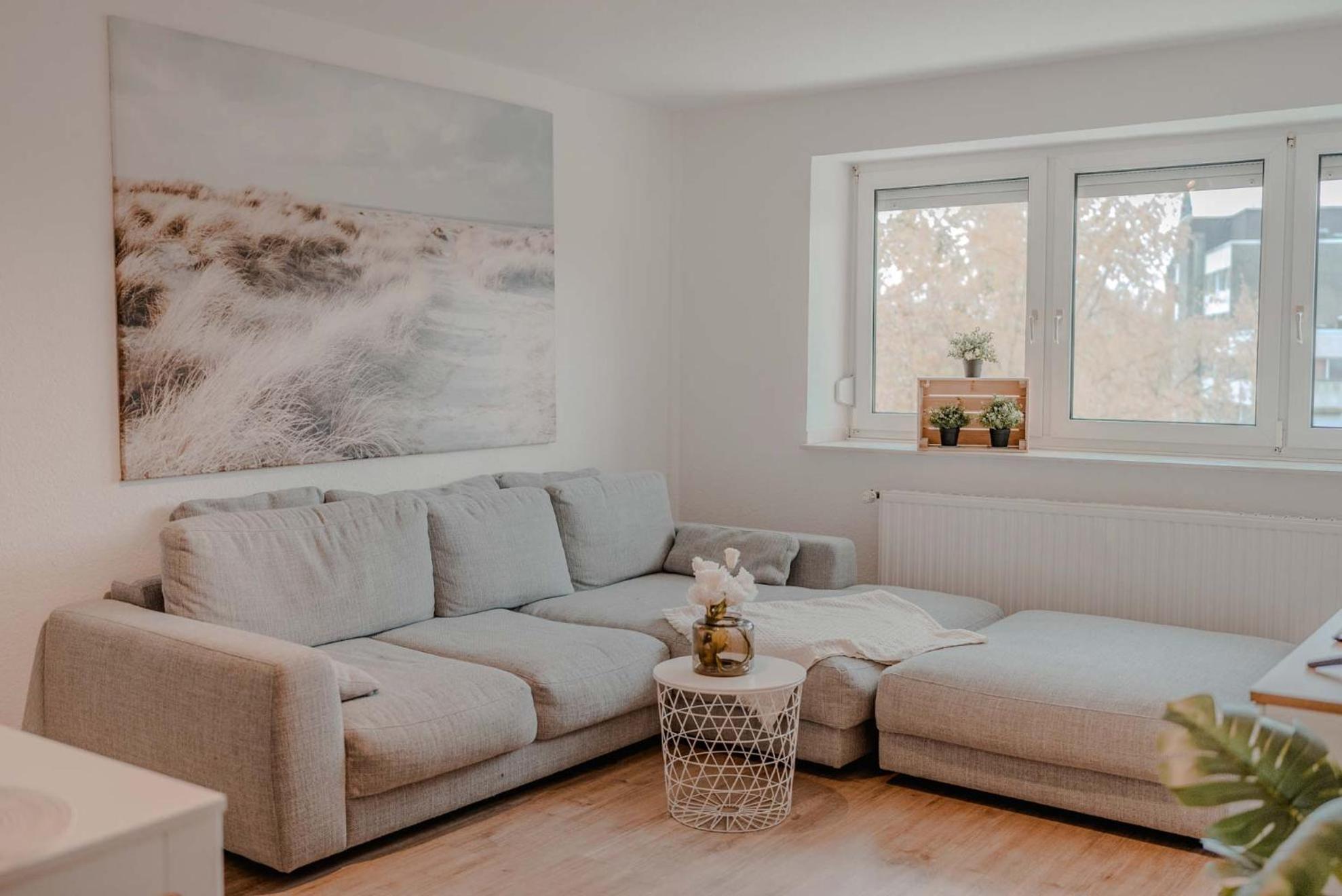 Apartment Mit Kueche, Arbeitsplatz Und Xxl Sofa Neuss Exterior foto
